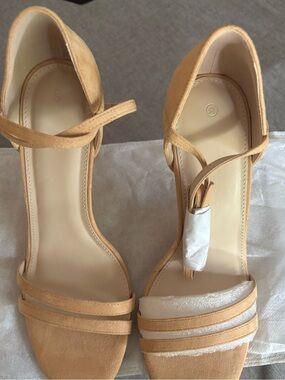 Women’s Beautiful Suede Heel with Cris Cross Wrap Around Ankle Closure
Size 9.5